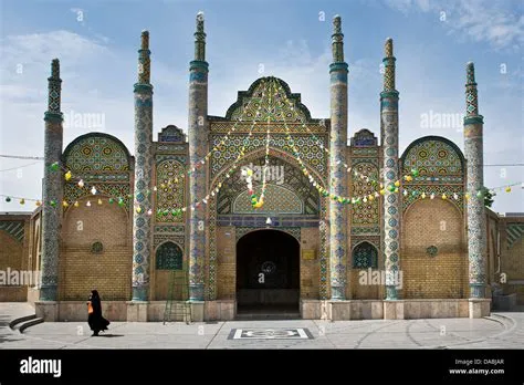  Shahzadeh Shrine: Ett Blänkande Arv från Timuridperioden i Dezful