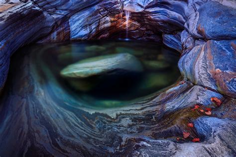 Yinlongxia Gorge: Enigmatic Wonders and Jade-Green Waters!