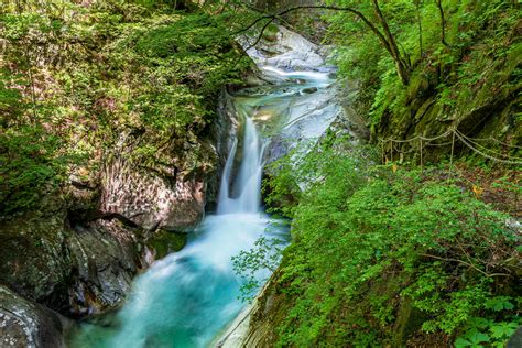 Chichibu-Tama-Kai National Park: En Värld av Bergstoppar, Vattenfall och Gamla Legender!