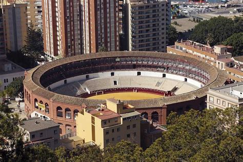  Plaza de Toros de la Malagueta: En historisk blickpunkt med en touch av spansk passion!