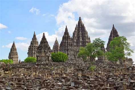  Prambanan Temple: Ett Monumentalt Överraskande Utklipp ur Kmerernas Historia!