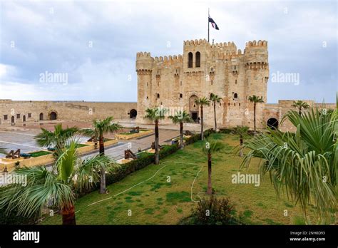 Qaitbay Citadel – En Fascinerande Fästning vid Medelhavets Strand!