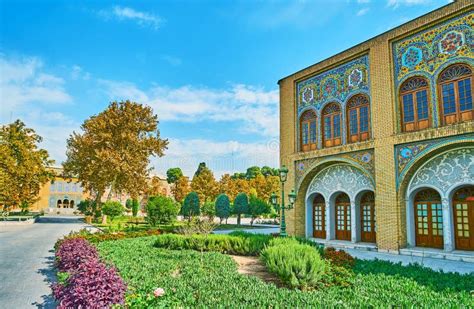  Vakna upp i den mystiska Golestan-trädgården! En oas av historia och skönhet i Isfahan